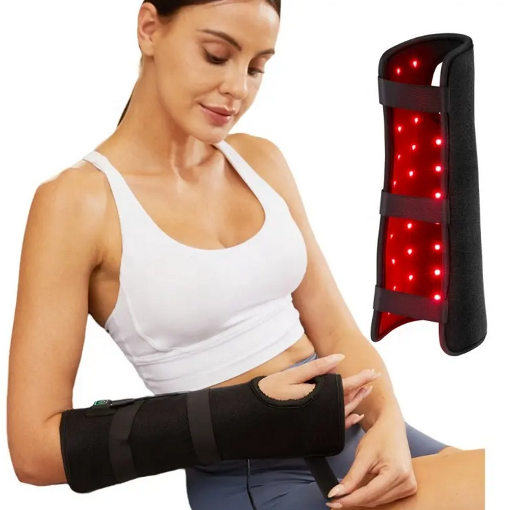 Fleksibel rød lysterapi-wrap fra Heat Sense til håndled og underarm